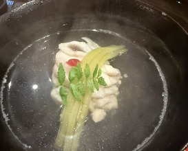 Dinner at Akanezaka Onuma (茜坂大沼)