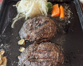 Dinner at Sumiyaki Hamburger Steak Gyusen (炭焼ハンバーグ 牛船)