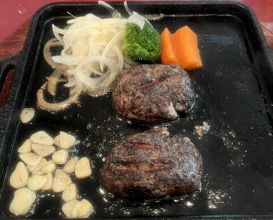 Dinner at Sumiyaki Hamburger Steak Gyusen (炭焼ハンバーグ 牛船)