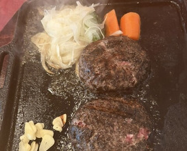 Dinner at Sumiyaki Hamburger Steak Gyusen (炭焼ハンバーグ 牛船)