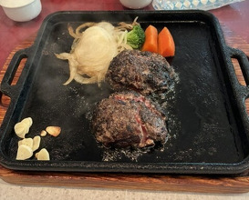 Dinner at Sumiyaki Hamburger Steak Gyusen (炭焼ハンバーグ 牛船)