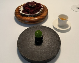 Dinner at Installation Table ENSO L'asymetrie du calme (Installation Table ENSO L'asymetrie du calme)