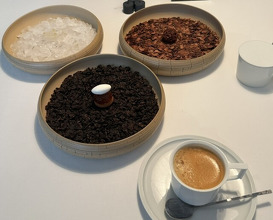 Dinner at Installation Table ENSO L'asymetrie du calme (Installation Table ENSO L'asymetrie du calme)