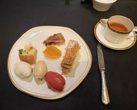Dinner at Gastronomy Joel Robuchon (ガストロノミー ジョエル・ロブション)