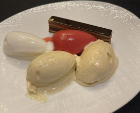 Dinner at Gastronomy Joel Robuchon (ガストロノミー ジョエル・ロブション)