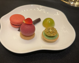 Dinner at Gastronomy Joel Robuchon (ガストロノミー ジョエル・ロブション)
