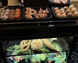 Dinner at Gastronomy Joel Robuchon (ガストロノミー ジョエル・ロブション)