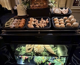Dinner at Gastronomy Joel Robuchon (ガストロノミー ジョエル・ロブション)