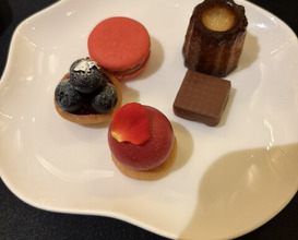 Dinner at Gastronomy Joel Robuchon (ガストロノミー ジョエル・ロブション)