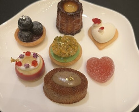 Dinner at Gastronomy Joel Robuchon (ガストロノミー ジョエル・ロブション)