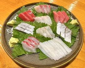 Dinner at Uotora (魚虎)
