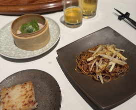 Dinner at Chinese Hanten Fureika (中国飯店 富麗華)
