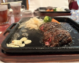 Dinner at Sumiyaki Hamburger Steak Gyusen (炭焼ハンバーグ 牛船)