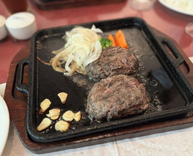 Dinner at Sumiyaki Hamburger Steak Gyusen (炭焼ハンバーグ 牛船)