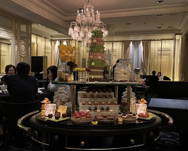 Dinner at Gastronomy Joel Robuchon (ガストロノミー ジョエル・ロブション)