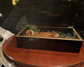 Dinner at Gastronomy Joel Robuchon (ガストロノミー ジョエル・ロブション)