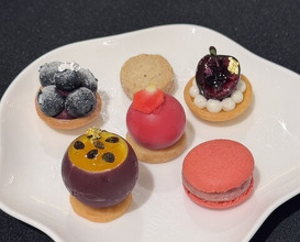 Dinner at Gastronomy Joel Robuchon (ガストロノミー ジョエル・ロブション)