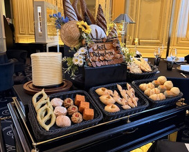 Dinner at Gastronomy Joel Robuchon (ガストロノミー ジョエル・ロブション)