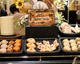 Dinner at Gastronomy Joel Robuchon (ガストロノミー ジョエル・ロブション)