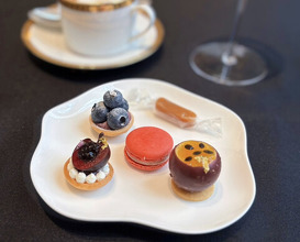 Dinner at Gastronomy Joel Robuchon (ガストロノミー ジョエル・ロブション)