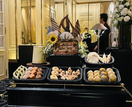 Dinner at Gastronomy Joel Robuchon (ガストロノミー ジョエル・ロブション)