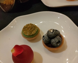 Dinner at Gastronomy Joel Robuchon (ガストロノミー ジョエル・ロブション)