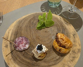 Dinner at SOUS-SUS (スシュ)