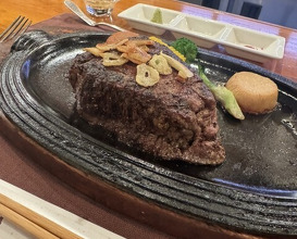 Dinner at BARON (ステーキハウス バロン)