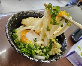Dinner at Suzaki Shokuryohin Ten (須崎食料品店)
