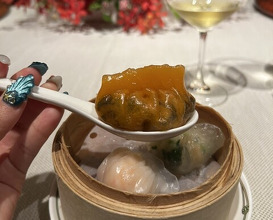 Dinner at Chinese Hanten Fureika (中国飯店 富麗華)