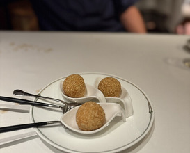 Dinner at Chinese Hanten Fureika (中国飯店 富麗華)