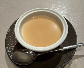 Dinner at Chinese Hanten Fureika (中国飯店 富麗華)