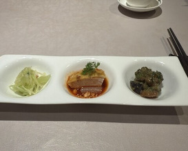 Dinner at Chinese Hanten Fureika (中国飯店 富麗華)