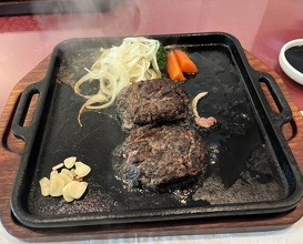 Dinner at Sumiyaki Hamburger Steak Gyusen (炭焼ハンバーグ 牛船)