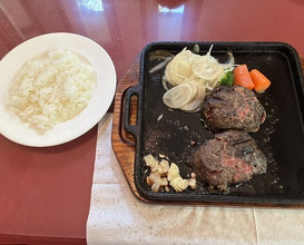 Dinner at Sumiyaki Hamburger Steak Gyusen (炭焼ハンバーグ 牛船)