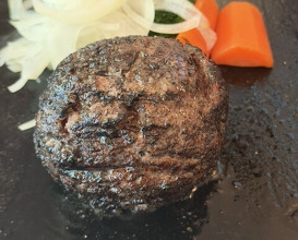 Dinner at Sumiyaki Hamburger Steak Gyusen (炭焼ハンバーグ 牛船)
