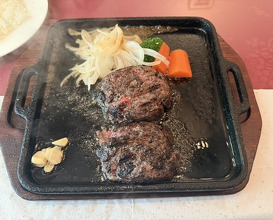 Dinner at Sumiyaki Hamburger Steak Gyusen (炭焼ハンバーグ 牛船)