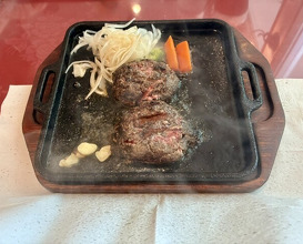 Dinner at Sumiyaki Hamburger Steak Gyusen (炭焼ハンバーグ 牛船)
