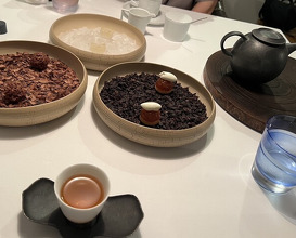 Dinner at Installation Table ENSO L'asymetrie du calme (Installation Table ENSO L'asymetrie du calme)