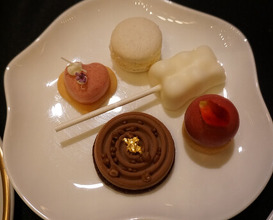 Dinner at Gastronomy Joel Robuchon (ガストロノミー ジョエル・ロブション)