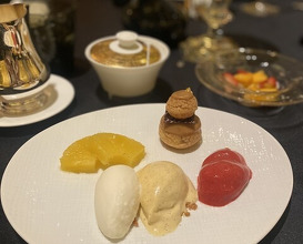 Dinner at Gastronomy Joel Robuchon (ガストロノミー ジョエル・ロブション)