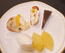 Dinner at Gastronomy Joel Robuchon (ガストロノミー ジョエル・ロブション)