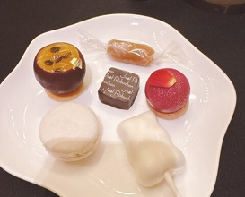 Dinner at Gastronomy Joel Robuchon (ガストロノミー ジョエル・ロブション)