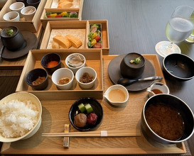 Dinner at LAT.34°N by AO