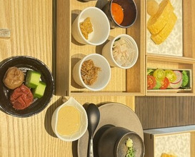 Dinner at LAT.34°N by AO