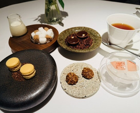 Dinner at Otowa restaurant (オトワ レストラン)