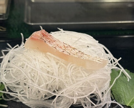 Dinner at Takara Zushi Bunten (宝寿司分店)
