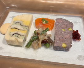 Dinner at Chez Inno (シェ・イノ)