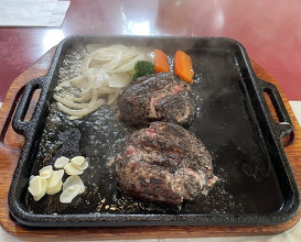 Dinner at Sumiyaki Hamburger Steak Gyusen (炭焼ハンバーグ 牛船)