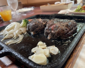 Dinner at Sumiyaki Hamburger Steak Gyusen (炭焼ハンバーグ 牛船)